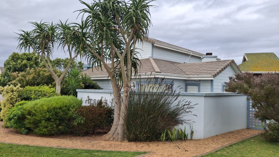 3 Bedroom Property for Sale in Boggomsbaai Western Cape